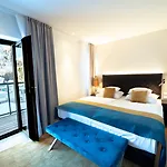 Wulfenia 4s - Adults Only 4*