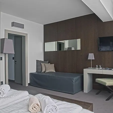 Wulfenia 4s - Adults Only