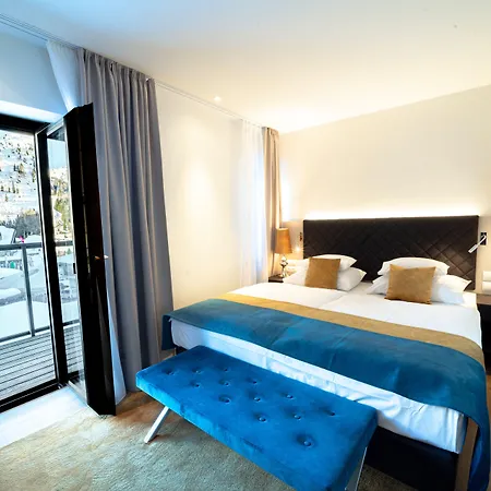 Wulfenia 4s - Adults Only 4*