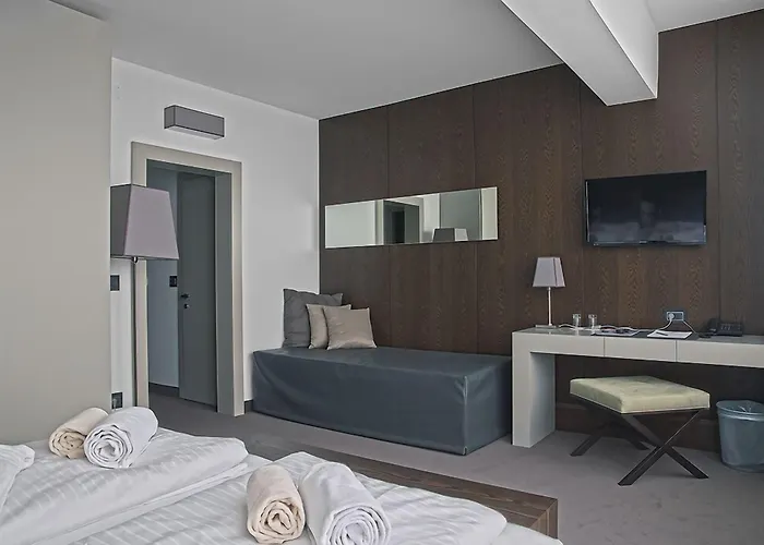 Wulfenia 4s - Adults Only